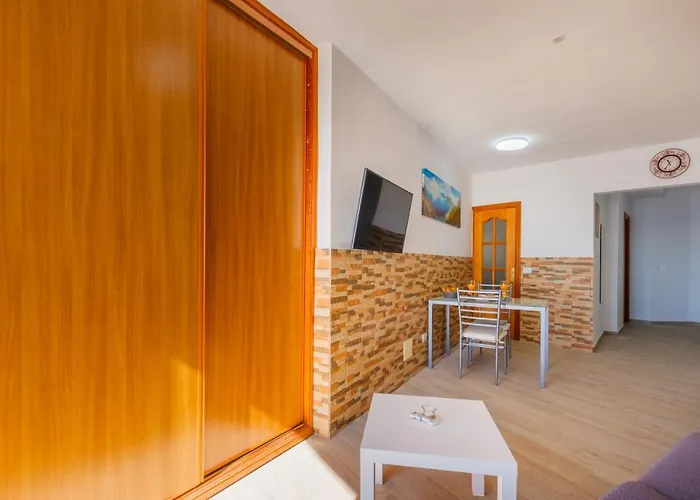 Spacious Next To The Sea With Stunning Views