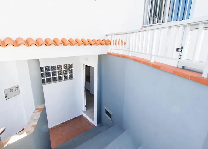 Spacious Next To The Sea With Stunning Views